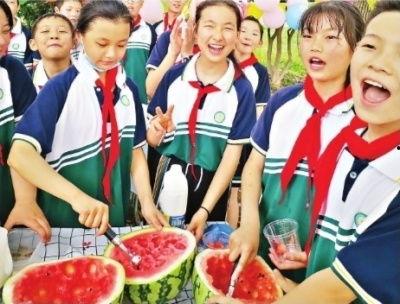校园吃瓜爆料最新,揭秘最新吃瓜爆料背后的真相