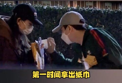 911爆料网红领巾吃瓜,911爆料背后的真相揭秘