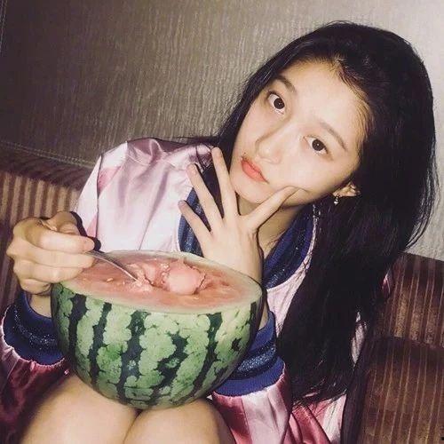 周口卖衣服女吃瓜爆料,揭秘背后惊人真相