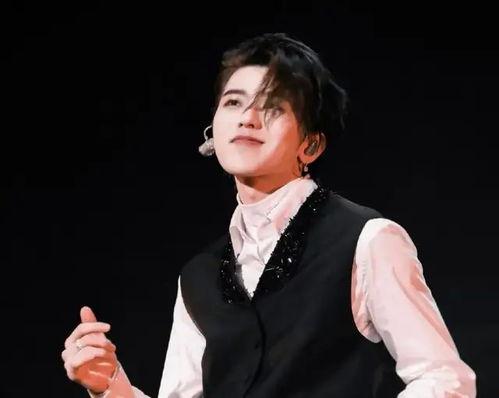 蔡徐坤吃黑瓜的视频,趣味横生瞬间引网友热议