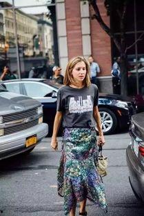 吃瓜眼睛黑t恤女孩,吃瓜女孩的时尚黑T演绎