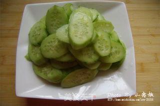 今日小乳瓜多少钱,行情如何？