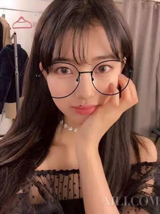 黑框眼镜妹吃瓜,揭秘娱乐圈幕后故事