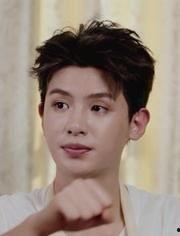 今日吃瓜爆料黄明昊,瓜田里的青春偶像