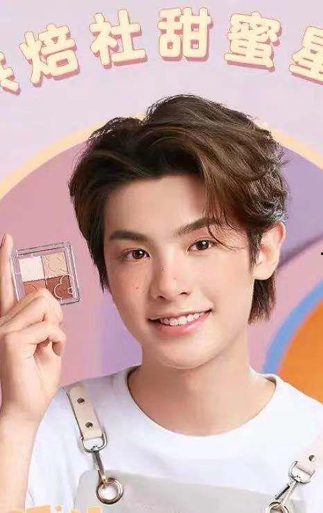 今日吃瓜爆料黄明昊,瓜田里的青春偶像